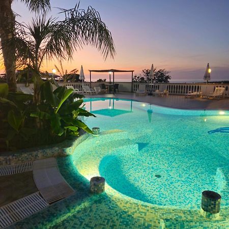 Graceland Rooms And Suites Capo Vaticano Esterno foto