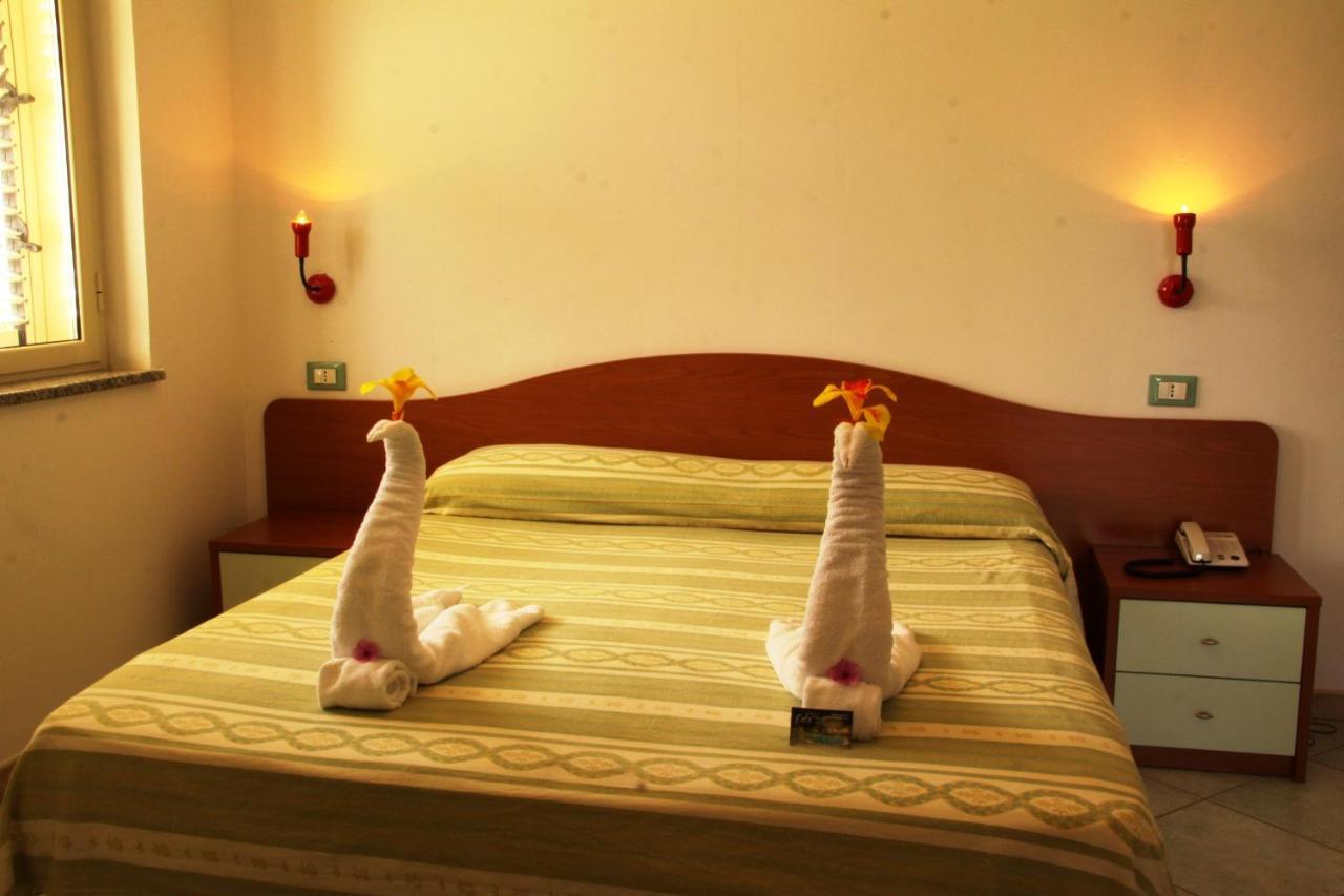 Graceland Rooms And Suites Capo Vaticano Esterno foto