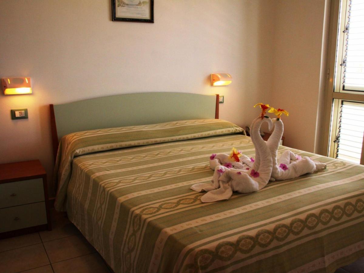 Graceland Rooms And Suites Capo Vaticano Esterno foto