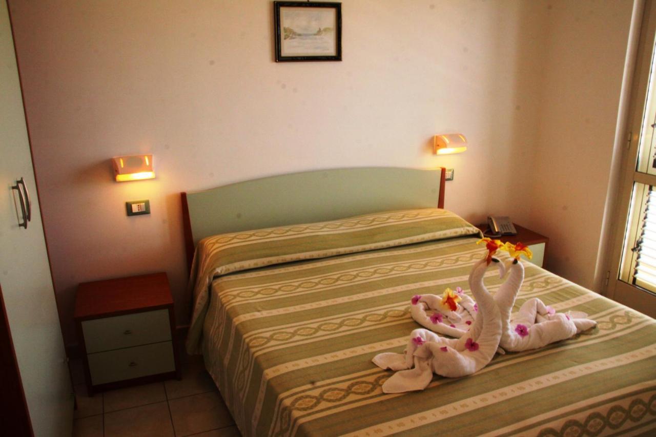 Graceland Rooms And Suites Capo Vaticano Esterno foto