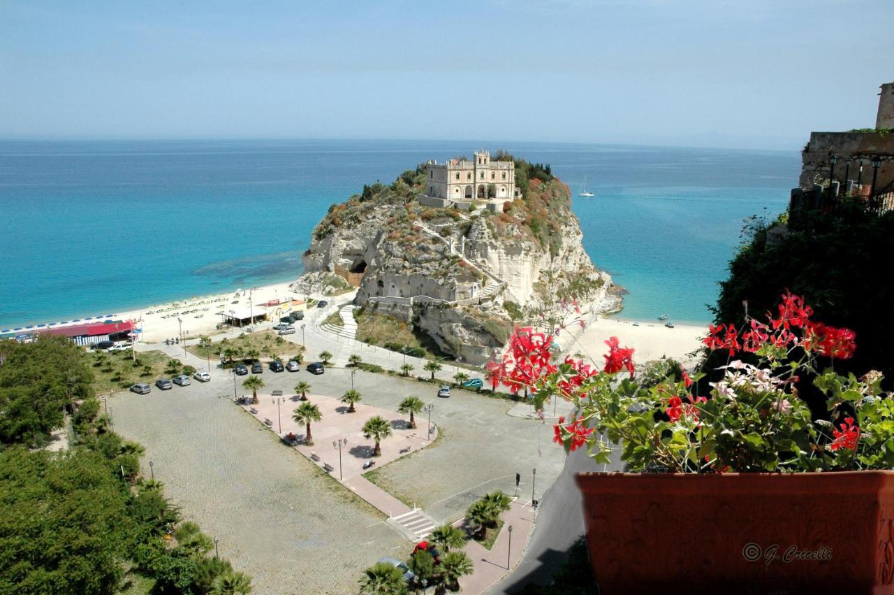Graceland Rooms And Suites Capo Vaticano Esterno foto