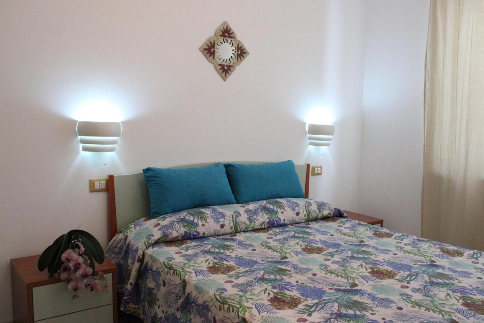 Graceland Rooms And Suites Capo Vaticano Esterno foto