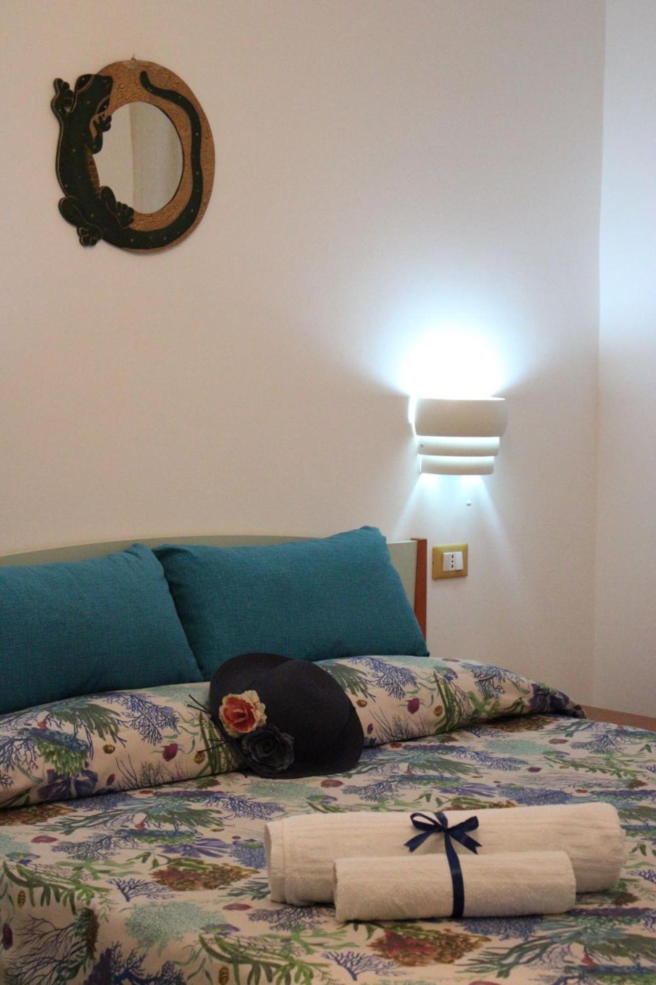Graceland Rooms And Suites Capo Vaticano Esterno foto