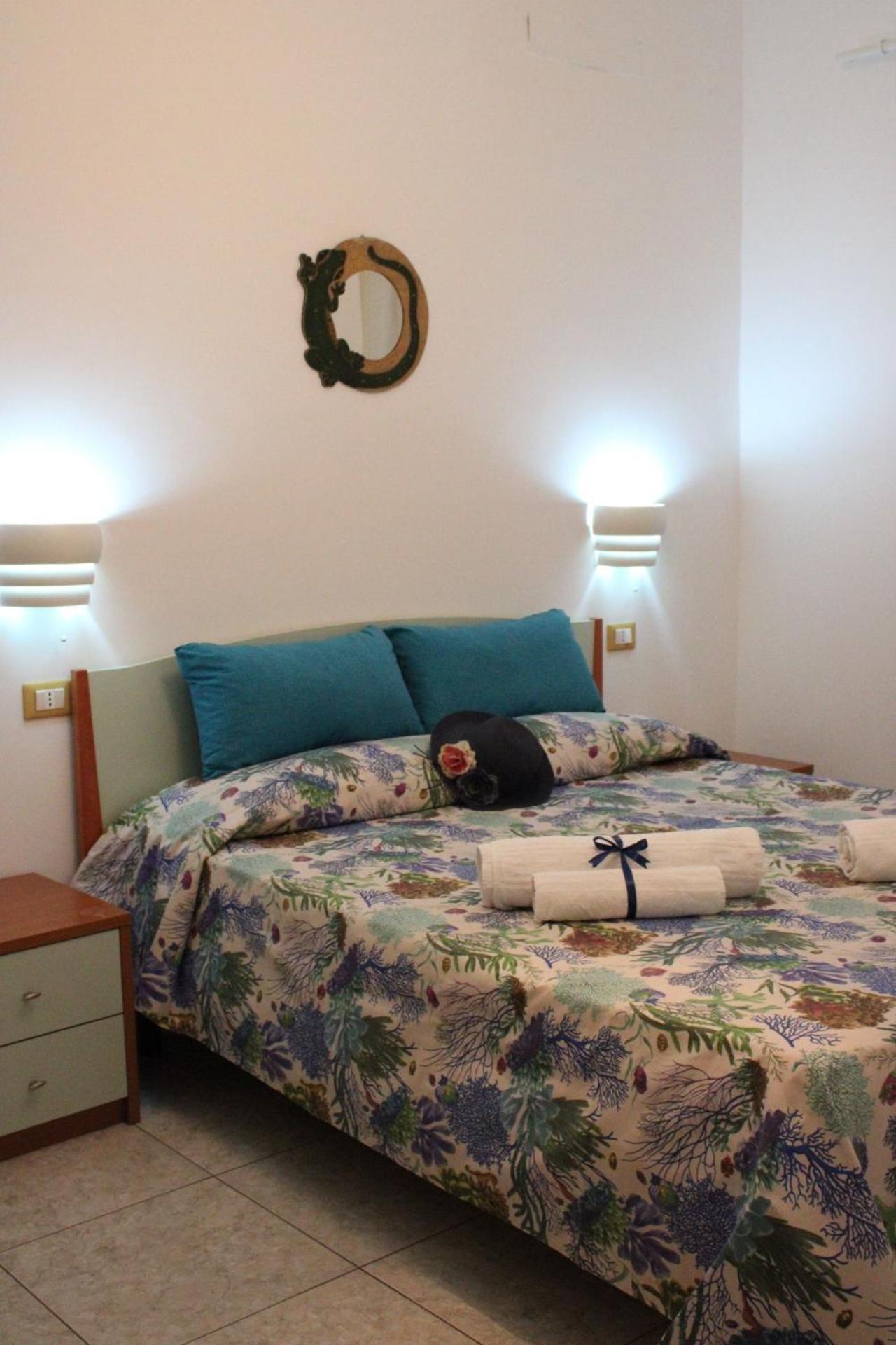 Graceland Rooms And Suites Capo Vaticano Esterno foto