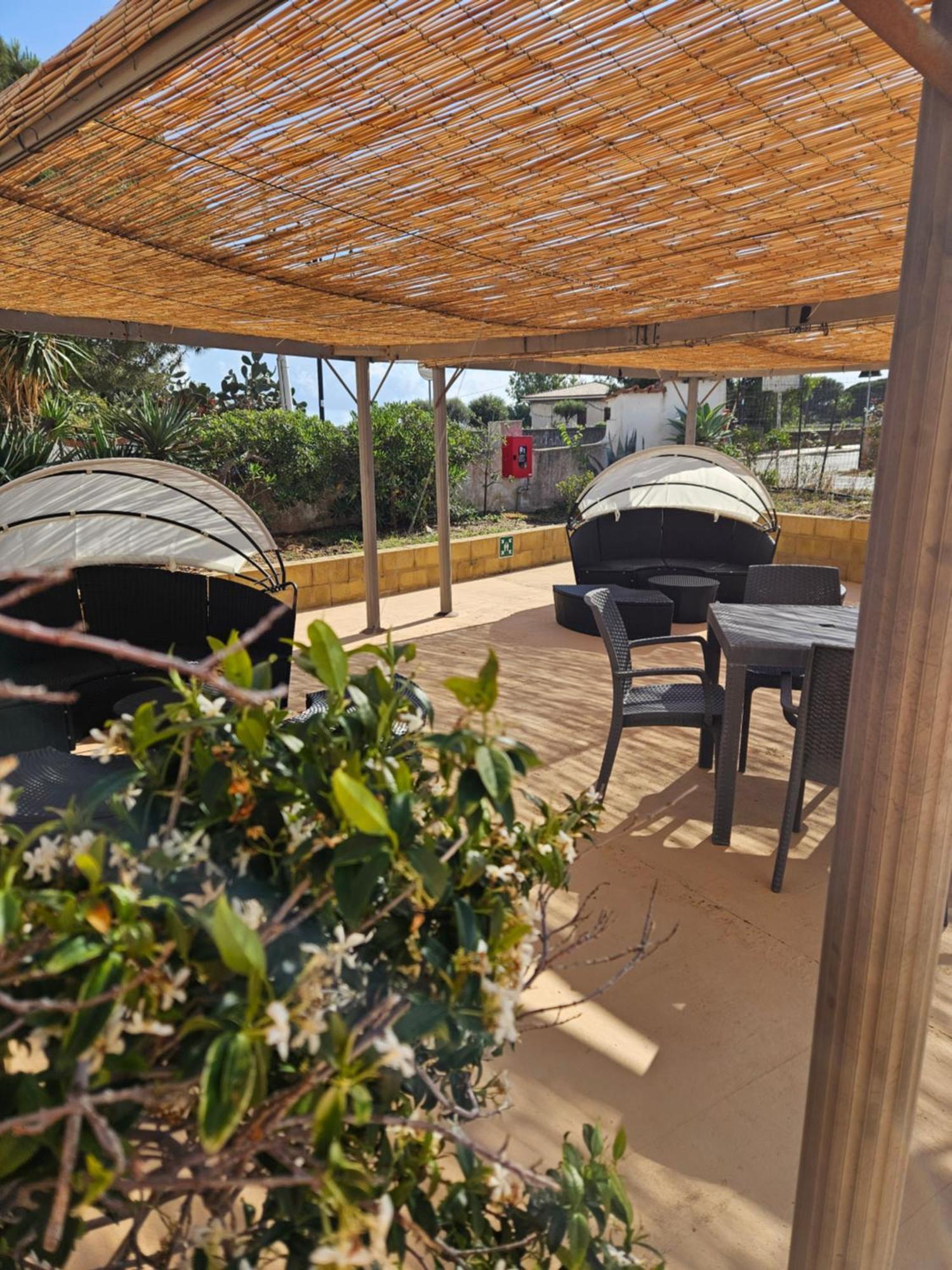 Graceland Rooms And Suites Capo Vaticano Esterno foto