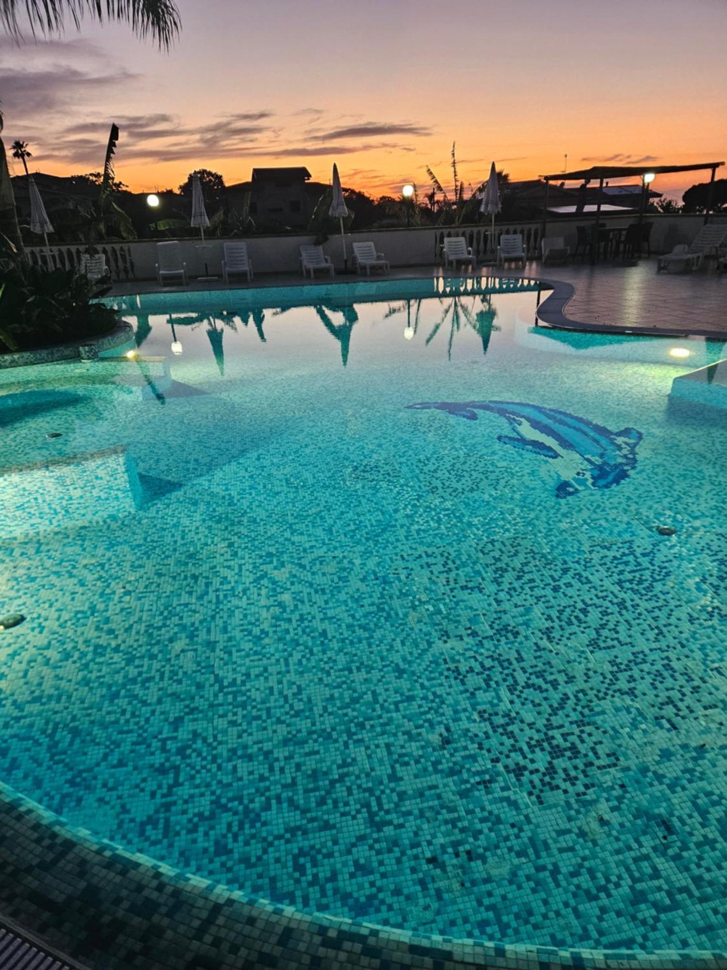 Graceland Rooms And Suites Capo Vaticano Esterno foto