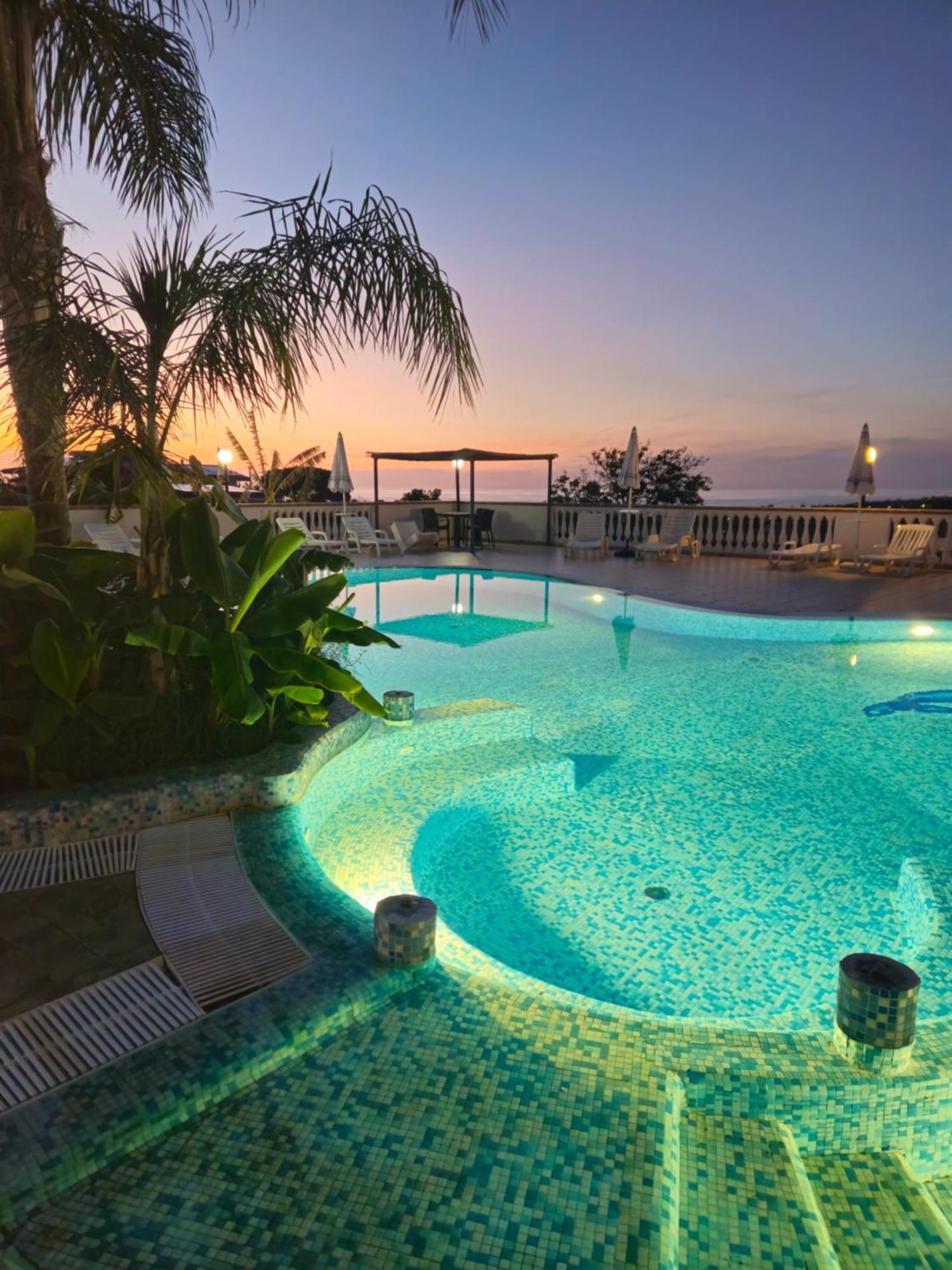 Graceland Rooms And Suites Capo Vaticano Esterno foto