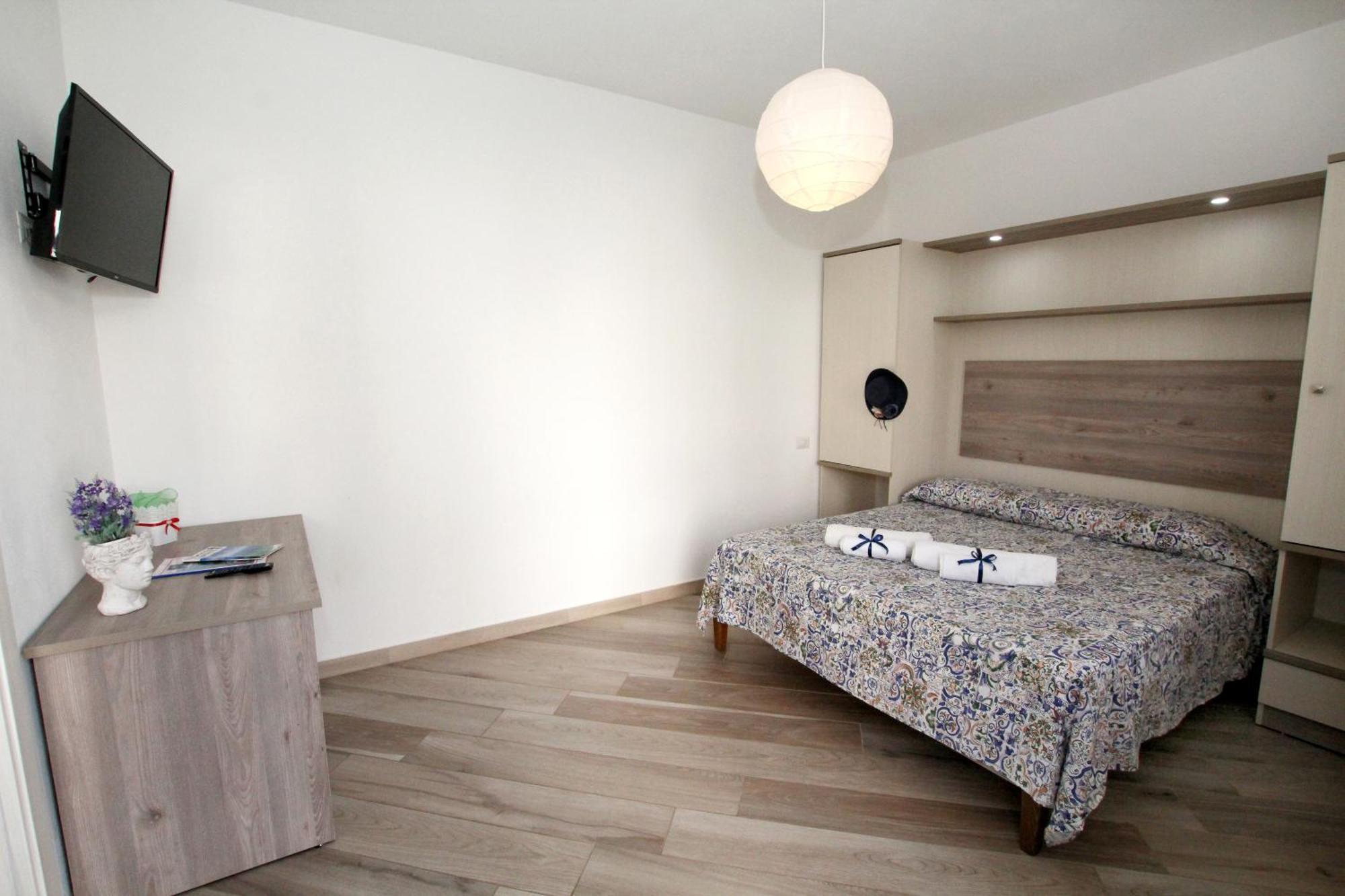 Graceland Rooms And Suites Capo Vaticano Esterno foto