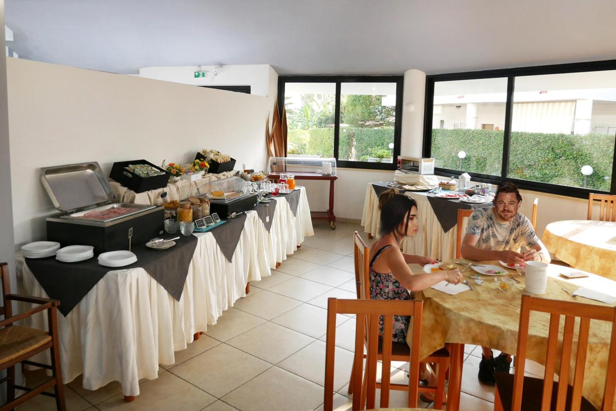 Graceland Rooms And Suites Capo Vaticano Esterno foto